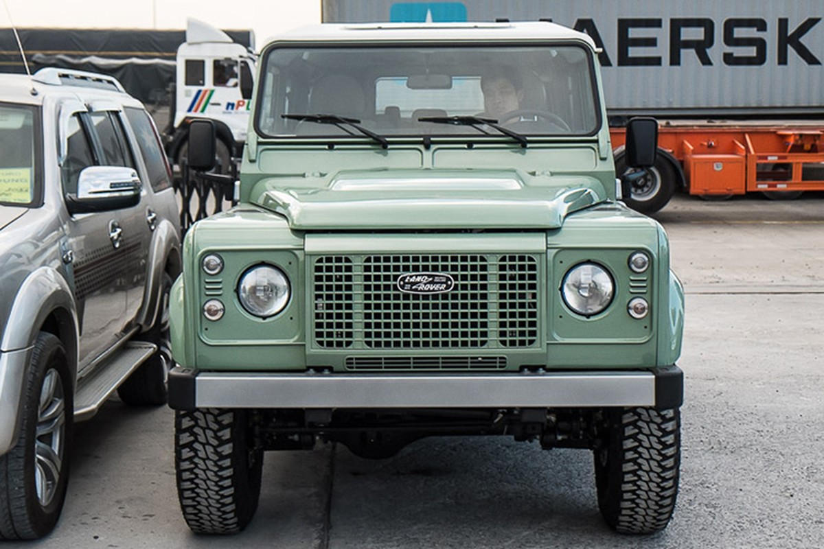 Dan choi Viet tau Land Rover Defender tien ty, 